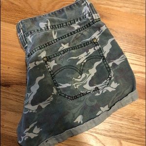 Vintage Levi Camo shorts